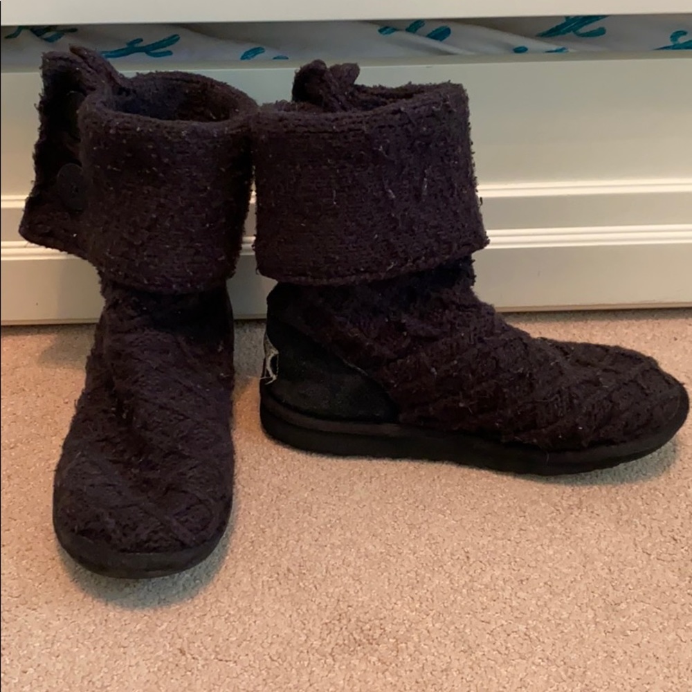 Black fold over uggs